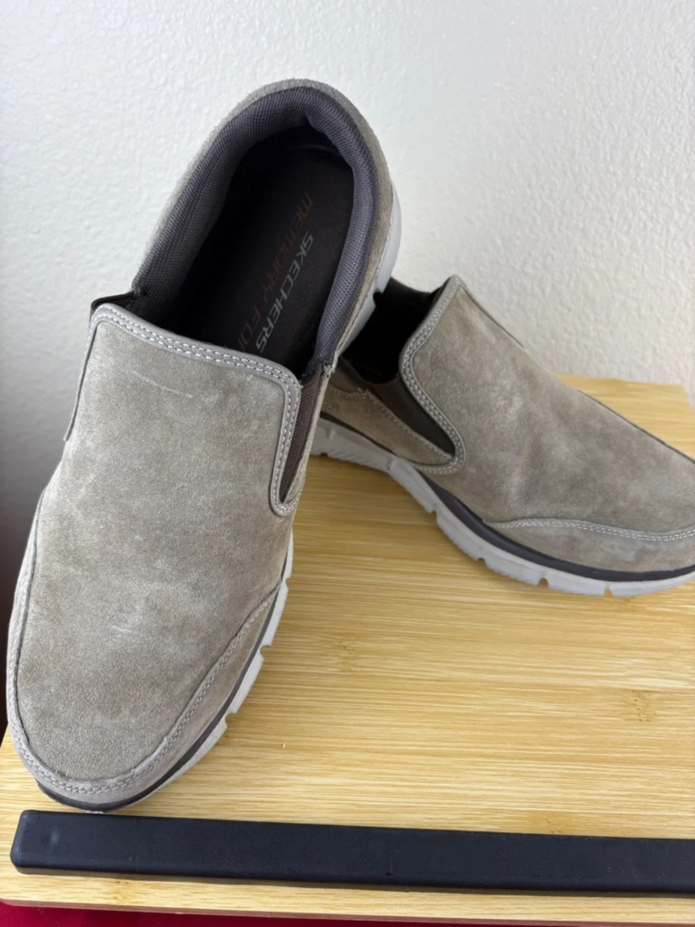 Skechers Men’s Equalizer - Mind Game Suede Walking Sneakers Slip-On Size 10